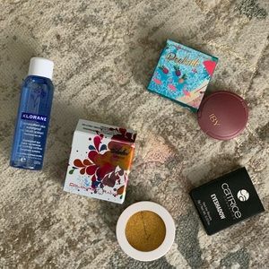 18 pieces of makeup!